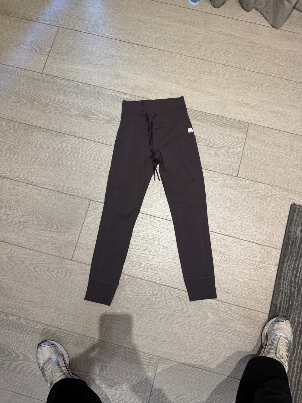 Vuori High-Waist Sangria Active Leggings with Drawstring - Picture 3 of 7